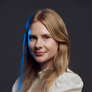 Line Juul Nørgaard er manager i KPMG NewTech, hvor hun arbejder inden for Machine Learning & Quantum med fokus på projektledelse og forretningsanalyse.