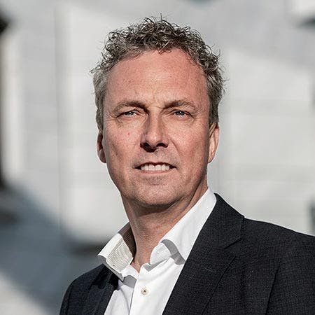 Søren Aamann Jensen er leder af Accuras afdelinger for M&A Restructing og Rekonstruktion & Insolvens. 