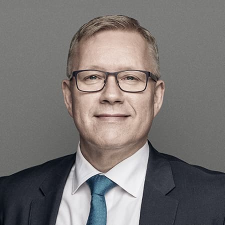 Max Gersvang Sørensen er Senior Digital Business Counsel og CIPP/E hos Gorrissen Federspiel. Han hjælper danske og udenlandske virksomheder med persondataretlige problemstillinger og Ad-tech, herunder intragruppe aftaler, bindende virksomhedsregler (BCR), anmeldelser til Datatilsynet, persondataretlige vurderinger ved virksomhedsoverdragelser, herunder data flow mapping, risikoanalyser, persondatapolitikker og undervisning.