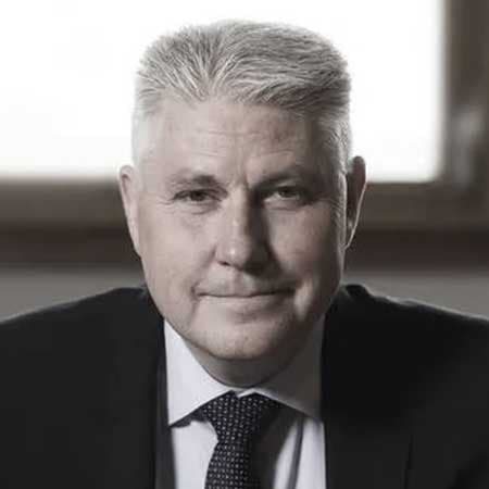 Bjarne Jørgensen Bjarne Jørgensen er vicedirektør hos Realkredit Danmark og har her ansvaret for storkunder inden for ejendomsområdet. Bjarne har været direktør hos Realkredit i de seneste 15 år og han er en meget kendt og respekteret person i den danske ejendomsbranche.