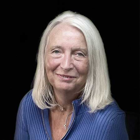 Ellen Margrethe Basse Ellen Margrethe Basse er dr.jur., Professor emerita hos Aarhus Universitet. Ellen er dog stadig tilknyttet det Juridiske Institut ved Aarhus Universitet, hvor hun stadig forsker i miljøret.