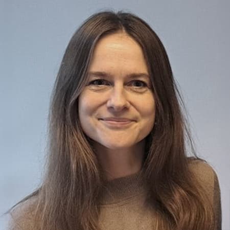 Bettina Bruun Andersen Bettina Bruun Andersen er uddannet cand.soc. og arbejder som adjunkt på Socialrådgiveruddannelsen, som udbydes af Københavns Professionshøjskole (KP). Her har hun arbejdet i snart 3 år.