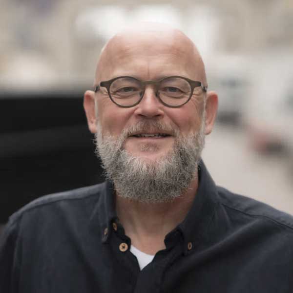 Thor Hjarsen Thor Hjarsen er biolog og chef for Vildmarken i Hempel Fonden. Vildmarken omfatter Saksfjed Vildmark, Molslaboratoriet, Asnæs Vildmark og Nørholm Vildmark, hvor Hempel Fonden arbejder med naturgenopretning.