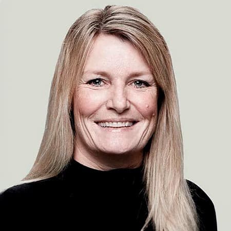 Birgit-Stenbak-Hansen Birgit Stenbak Hansen er en central figur i Danmarks klima- og miljøpolitik, både på kommunalt og nationalt niveau.