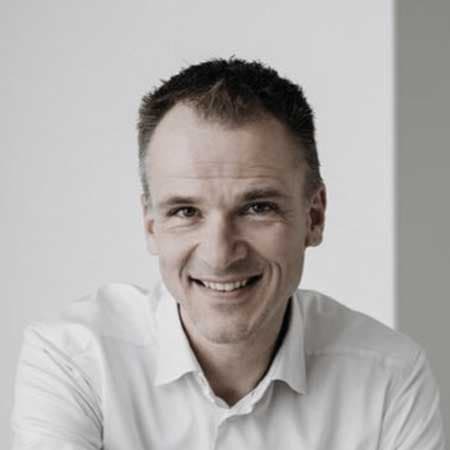 Anders Panum Jensen Anders Panum Jensen er miljødirektør hos Landbrug & Fødevarer. Her har Anders også tidligere været viceområdedirektør inden for bæredygtighed, miljø og EU samt været vand- og naturpolitisk chef.