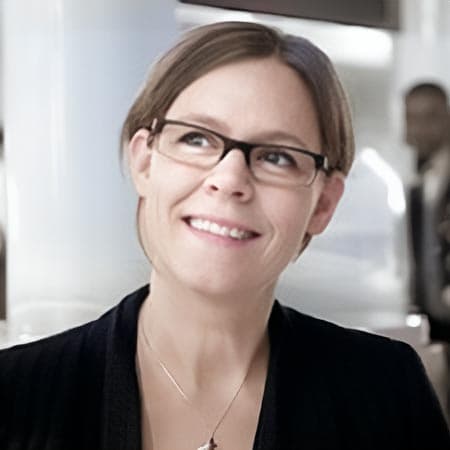 Sine Dahl Christensen Sine Dahl Christensen er tilknyttet Juridisk Kontor under Center for Jura, Salg og Indkøb i Lyngby-Taarbæk Kommune.