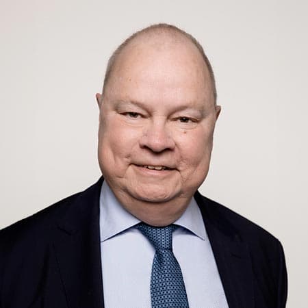 Henrik Peytz Henrik Peytz leder Nielsen Nøragers gruppe for EU-, konkurrence- og udbudsret sammen med Lotte Hummelshøj.