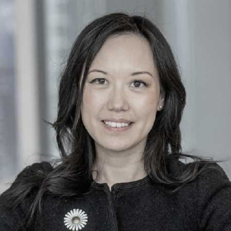 Line Berg Madsen Line Berg Madsen er advokat og partner hos Kromann Reumert. Hun rådgiver om ESG-compliance, due diligence, ansvarlige investeringer og erhvervsregulering, hvor compliance eller bæredygtighed spiller en rolle.