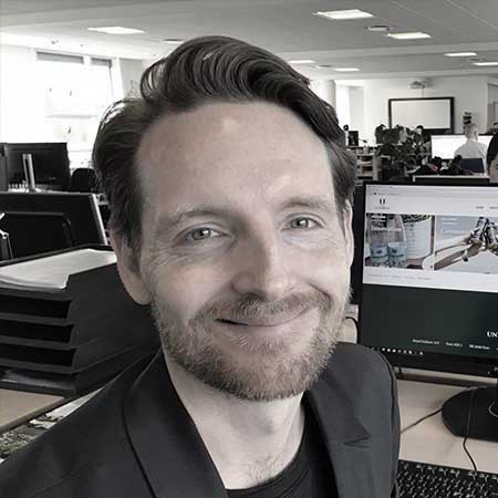 Troels Børrild Troels Børrild er chef for ansvarlige investeringer hos AkademikerPension. Her arbejder Troels med implementering af en politik for ansvarlige og bæredygtige investeringer.