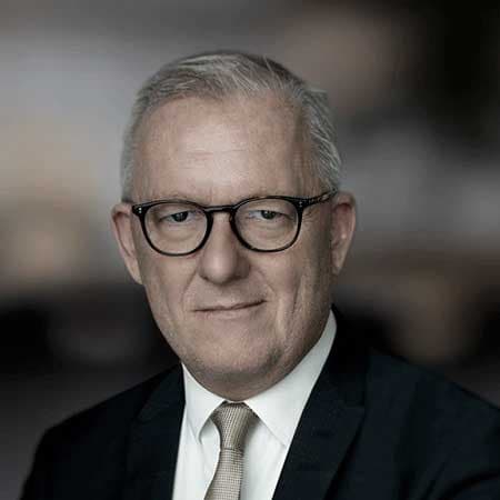 Håkun Djurhuus Håkun Djurhuus er advokat og partner hos Lundgrens, hvor han er højt specialiseret inden for miljøret, offentlig ret, konflikthåndtering (retssager og voldgiftssager) og entrepriseret.