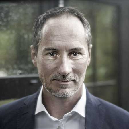 Lars Juhl Lars Juhl er grundlægger og indehaver af Bounce Development, hvor han også fungerer som den primære drivkraft. Med sin erfaring som international topleder og unikke baggrund ønsker Lars at dele viden og inspirere, motivere og engagere ledere.