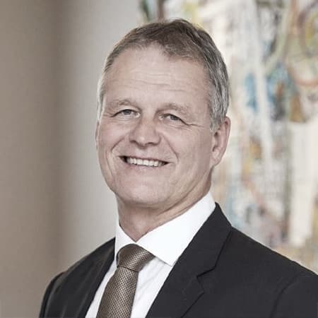 Anders Valentiner-Branth Anders Valentiner-Branth er advokat og partner hos Civitas Advokater og rådgiver især kommuner og offentlige virksomheder inden for forvaltningsret, kommunalret, databeskyttelse m.m.