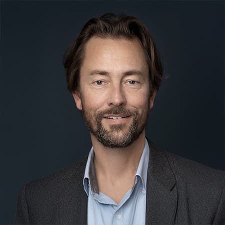 Jesper Ryberg Jesper Ryberg er en fremtrædende professor i etik og retsfilosofi ved Roskilde Universitet. Han er leder af forskningsgruppen for Criminal Justice Ethics og forskningsprojektet Artificial Intelligence and Criminal Justice.