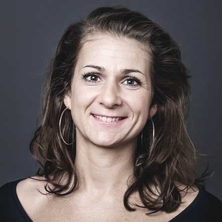 Lea Holst-Jensen Lea Holst-Jensen er leder af Projekt Plan B, som er en social- og psykologfaglig organisation. Plan B er et psykologhus i København som hjælper børn og unge og samarbejder med kommuner i hele Danmark.