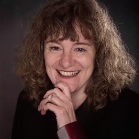 Annette-Gregersen Annette Gregersen er uddannet jurist og advokat, og er kontorchef i Familieretshuset. Derudover dækker hun mødekontorerne i Familieretshuset i København, Ringsted, Nykøbing F og Rønne.