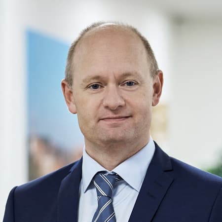 Flemming Elbæk Flemming har over 10 års specialiseret erfaring med offentligretlige sager, især inden for miljø- og planret, kommunalret samt generel forvaltningsret.