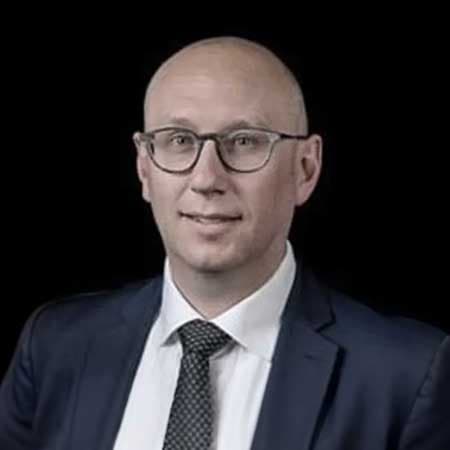 Morten Maagaard Rasmussen Morten Maagaard Rasmussens primære arbejdsområder er selskabsret, virksomhedsoverdragelser og skatteret. Inden for selskabsret rådgiver Morten Maagaard Rasmussen om aktionærforhold og ejerstrukturer, selskabsetablering, omstruktureringer, fusioner og spaltninger samt oprettelse af ejeraftaler.