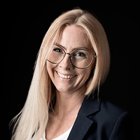 Rikke Underbjerg Rikke Marie Underbjerg er forstander for Mandecentret Aalborg, hvor hun leder centerets arbejde med at støtte mænd i krise, herunder dem, der oplever skilsmisse, samværsproblemer eller vold i hjemmet.