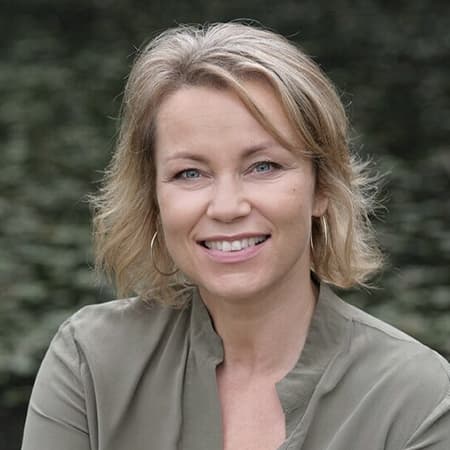 Hanne Jessen Krarup Hanne Jessen Krarup er både forfatter, M&A advokat og Master i ledelses- og organisationspsykologi. Hanne har beskæftiget sig med organisatoriske forandringer i mere end 20 år.