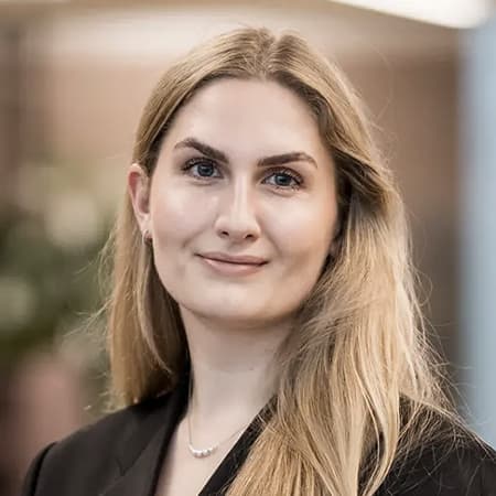 Amanda Kromann Christiansen Amanda Kromann Christiansen er advokat og Senior Manager hos Poul Schmith/Kammeradvokaten, hvor hun er en del af faggruppen for Digitalisering og Regulering med særligt fokus på IT-ret, persondataret og offentlige udbud.