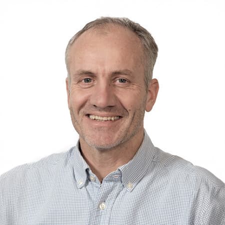 Søren Helt Jessen Søren Helt Jessen er markedschef hos NIRAS. Søren rådgiver i forhold til jordforurening og eksternt miljø. Dels i forhold til myndighedsbehandling, dels i forhold til udvikling af forurenede grunde samt udvikling af jordstrategier for virksomheder.
Søren er uddannet miljøtekniker og senere teknisk miljøleder fra Danmarks Tekniske Universitet.