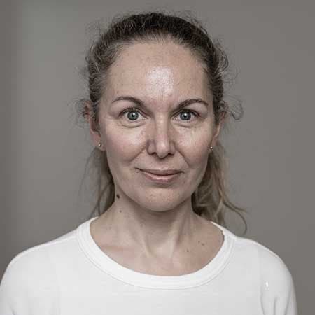 Katrine Bork Katrine Bork er cand.jur. og har gennem 14 år arbejdet i flere byretter og Østre Landsret som dommerfuldmægtig og kst. dommer.