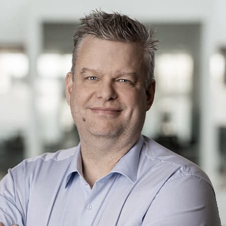 Rasmus Knappe Rasmus Knappe er teknologi- og sikkerhedsdirektør hos Microsoft Danmark med ansvar for to overordnede områder: At inspirere kunderne til at optimere og modernisere deres brug af Microsofts platforme, så de får fuld værdi af de nyeste innovationer.