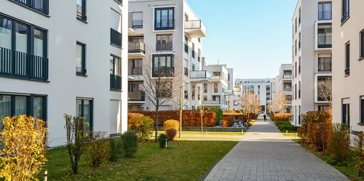 product-banner-fastejendom Dette kursus i naboret giver indsigt i området med udgangspunkt i udviklingen af de naboretlige grundsætninger i nyere retspraksis. Du kan læse mere om kurset i naboret her.