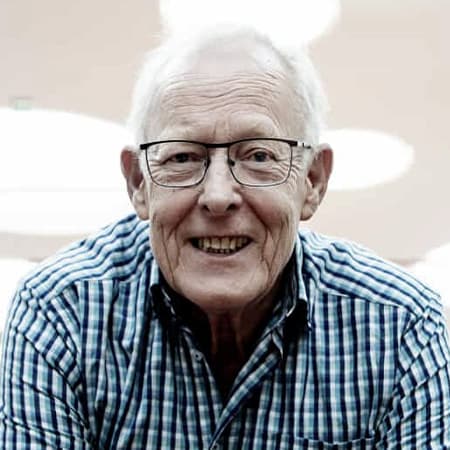 Ask Elklit Ask Elklit er psykolog og professor i klinisk psykologi ved Institut for Psykologi på Syddansk Universitet. Han er autoriseret psykolog, samt specialist og supervisor i både psykoterapi og psykotraumatologi.