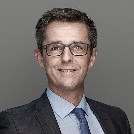 Jacob Sand Jacob Sand har siden 1992 beskæftiget sig med ansættelsesret i bred forstand