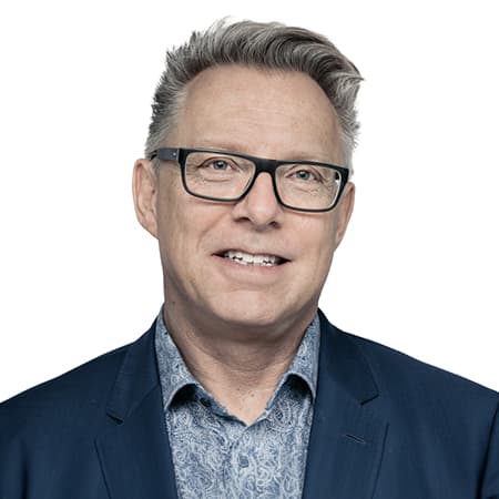 Henrik Amsinck Henrik Amsinck er CIO hos Falck A/S, en stilling han har haft siden 2022. Henrik har en omfattende karriere inden for IT og ledelse, hvor han blandt andet har haft betydelige roller hos LEGO Group som CIO og medlem af den øverste ledelse i mere end 14 år.