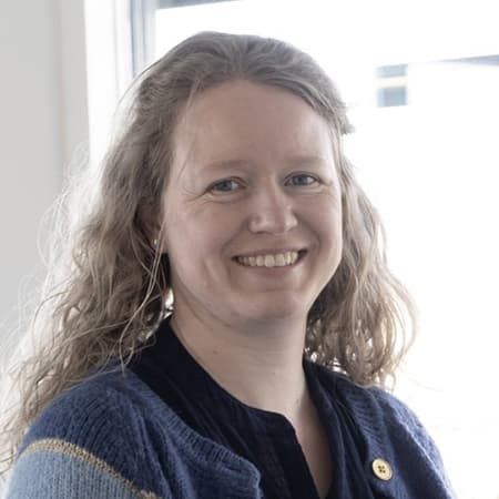 Karen Søgaard Christiansen Karen Søgaard Christiansen er afdelingschef for miljøvurderinger og ekspertisechef inden for vandmiljø og miljøvurderinger hos NIRAS. Hendes arbejde omfatter en bred vifte af opgaver, hvor kemisk indsigt er essentiel for at sikre optimale miljøløsninger.