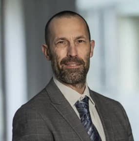 Paolo Perotti Paolo Perotti er Retschef i Miljøministeriets Department, hvor han leder den juridiske afdeling og arbejdet med udvikling og implementering af miljølovgivningen i Danmark.