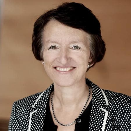 Marianne Philip Marianne Philip er advokat og partner i Kromann Reumert. Marianne arbejder primært med virksomhedsoverdragelser (M&A), børsret, selskabsret og generel erhvervsret.