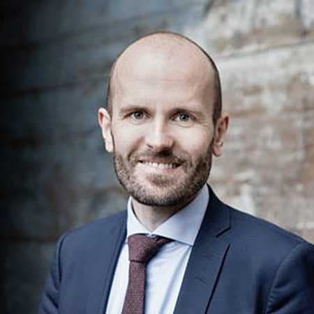 Lars Midtiby Lars Midtiby er adm. direktør hos Danmarks Naturfredningsforening og har været det siden 2019. Danmarks Naturfredningsforening er Danmarks største grønne organisation med mere end 135.000 medlemmer og 1.500 faste frivillige.