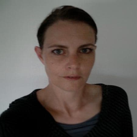 Jeannette Sørensen Jeannette Sørensen er afdelingsleder for Intern Service i Tinglysningsretten. Ansvarsområderne omfatter berigtigelser før, under og efter overgangen til digital tinglysning, procesudvikling og diverse projekter, der har til formål at øge automatiseringsgraden.