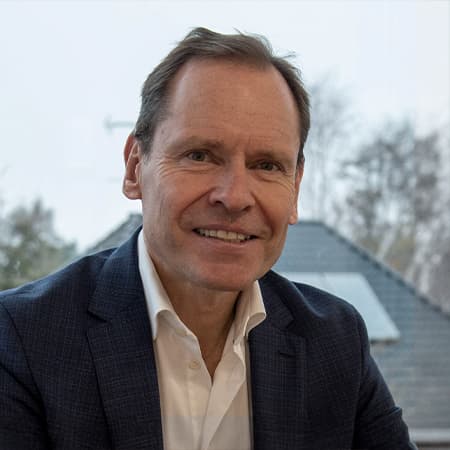 Terje List Terje List er administrerende direktør for KFI Erhvervsdrivende Fond og en erfaren leder med en markant karriere inden for detailhandel og erhvervsudvikling.