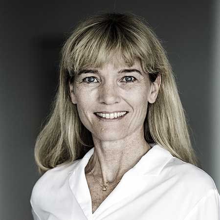 Annemette Thorgaard er senioradvokat og partner hos Poul Schmith/Kammeradvokaten. Annemette er specialiseret i udbuds- og kontraktret og rådgiver offentlige myndigheder om planlægning og gennemførelse af udbud.