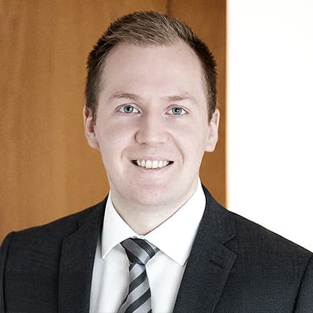 Mads U. Østergaard Mads U. Østergaard rådgiver virksomheder og offentlige myndigheder om alle aspekter inden for miljøret, planret samt offentlig ret.