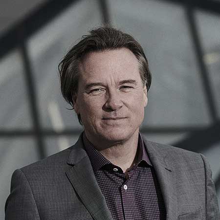 Peter Mogensen Peter Mogensen er CEO og Senior Partner hos Fonden Kraka, som omfatter både Tænketanken Kraka og Kraka Advisory. Peter har været direktør for Kraka siden august 2011.