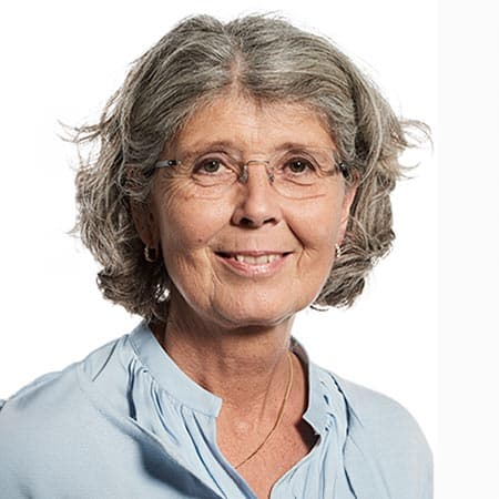 Anette Kusk Anette Kusk er advokat og partner hos DAHL Advokatfirma, hvor hun beskæftiger sig med miljøret, entrepriseret, overdragelse af fast ejendom samt bestyrelsesarbejde.