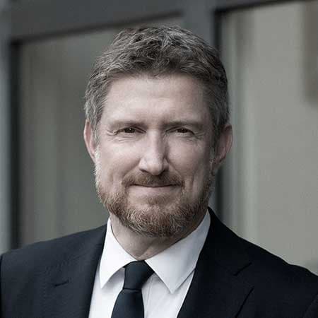 Jesper Fabricius Jesper Fabricius står i spidsen for Accuras afdeling for Konkurrence- og Udbudsret. Han rådgiver en række danske og internationale kunder om konkurrenceretlige spørgsmål. Han er forfatter til flere bøger og artikler om udbudsretlige emner.