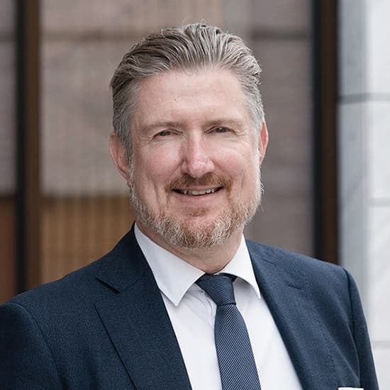 Jesper Fabricius Jesper Fabricius står i spidsen for Accuras afdeling for Konkurrence- og Udbudsret. Han rådgiver en række danske og internationale kunder om konkurrenceretlige spørgsmål. Han er forfatter til flere bøger og artikler om udbudsretlige emner.