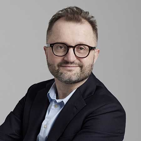 Lasse Horne Kjældgaard er direktør for Carlsbergfondet og har været det siden d. 1. januar 2023. Han er faktisk den første direktør i Carlsbergfondets næsten 150-årige historie.
