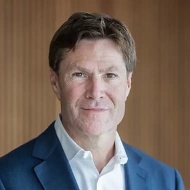 Jens Bødtcher-Hansen Jens Bødtcher-Hansen er Managing Partner og dermed øverste leder hos Poul Schmith/Kammeradvokaten og har været det i de seneste 5 år. Han har tidligere i 12 år stået spidsen for advokatfirmaets kontrakts- og udbudsafdeling.