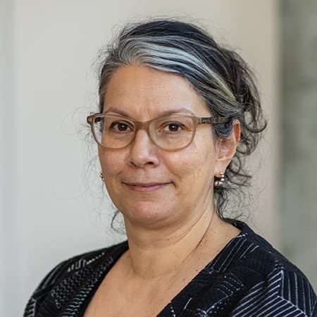 Lene Laursen Lene Laursen er vicedirektør i Medicoindustrien og uddannet cand.jur. fra Københavns Universitet. Hun har derudover en tidligere uddannelse i statskundskab og en solid baggrund inden for både jura og sundhedspolitik.