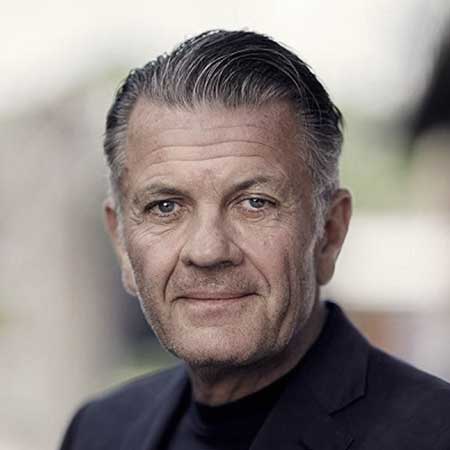 Lars Thylander Lars Thylander er Founding Partner hos Thylander Gruppen. Lars startede som selvstændig ejendomsinvestor i 1986 og har opbygget et af de førende private ejendomsfirmaer i Danmark.