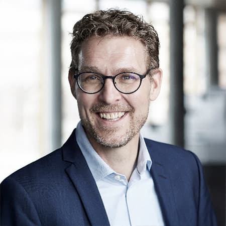 Nikolaj Malchow Møller Nikolaj Malchow-Møller er ph.d. i økonomi og arbejder som partner og Head of People & Purpose hos Deloitte.