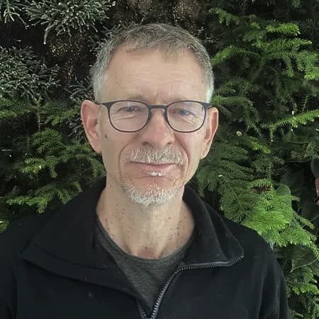 Jens Nejrup Jens Nejrup er områdechef i Københavns Kommune, og arbejder bl.a. med overskudsjord og forurenet jord samt opbevaring og bortskaffelse heraf.
Jens Nejrup er en af landets absolutte eksperter og kapaciteter på jordområdet.