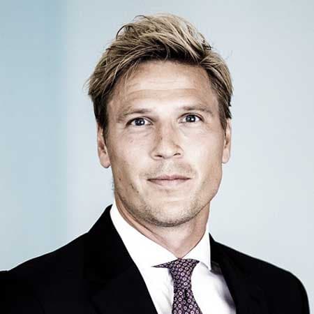Magnus Bjerre Clausen Magnus Bjerre Clausen er advokat (L) og Senior Manager hos Kammeradvokaten. Han er specialiseret i konfliktløsning og rådgivning om entrepriseret og udbudsret.